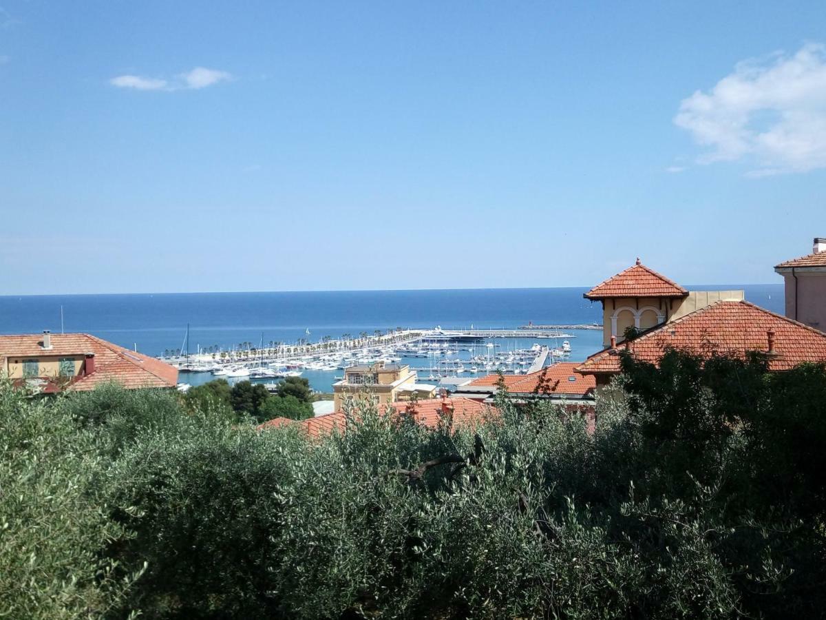 St George Villa Imperia Exterior foto